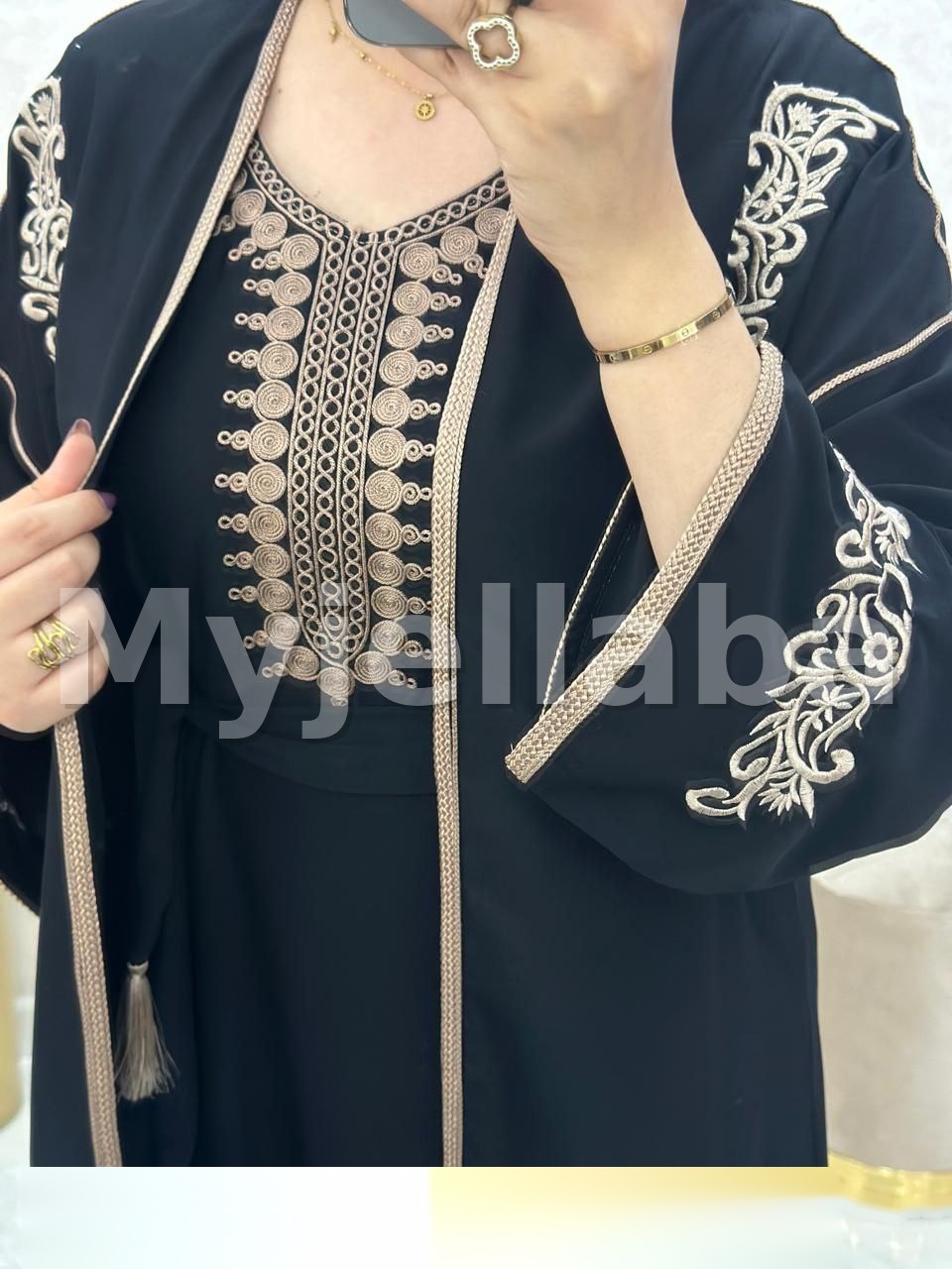 Jellaba Moderne Brodée Élégance