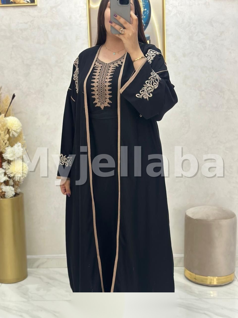 Jellaba Élégante avec Broderies Florales