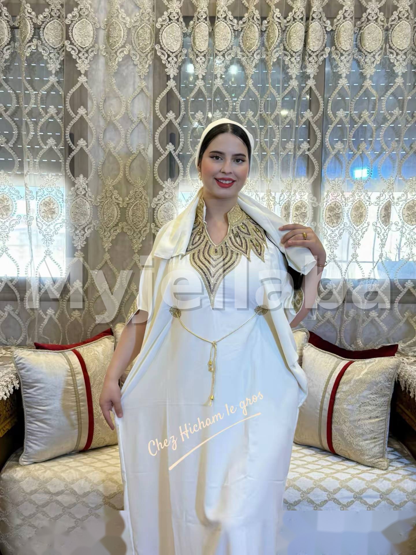 Jellaba Blanche Élégante avec Broderies Dorées - 3