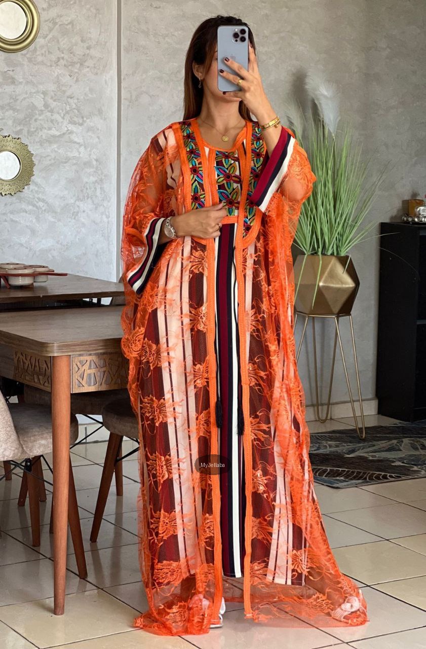 Jellaba Moderne en Dentelle et Broderies