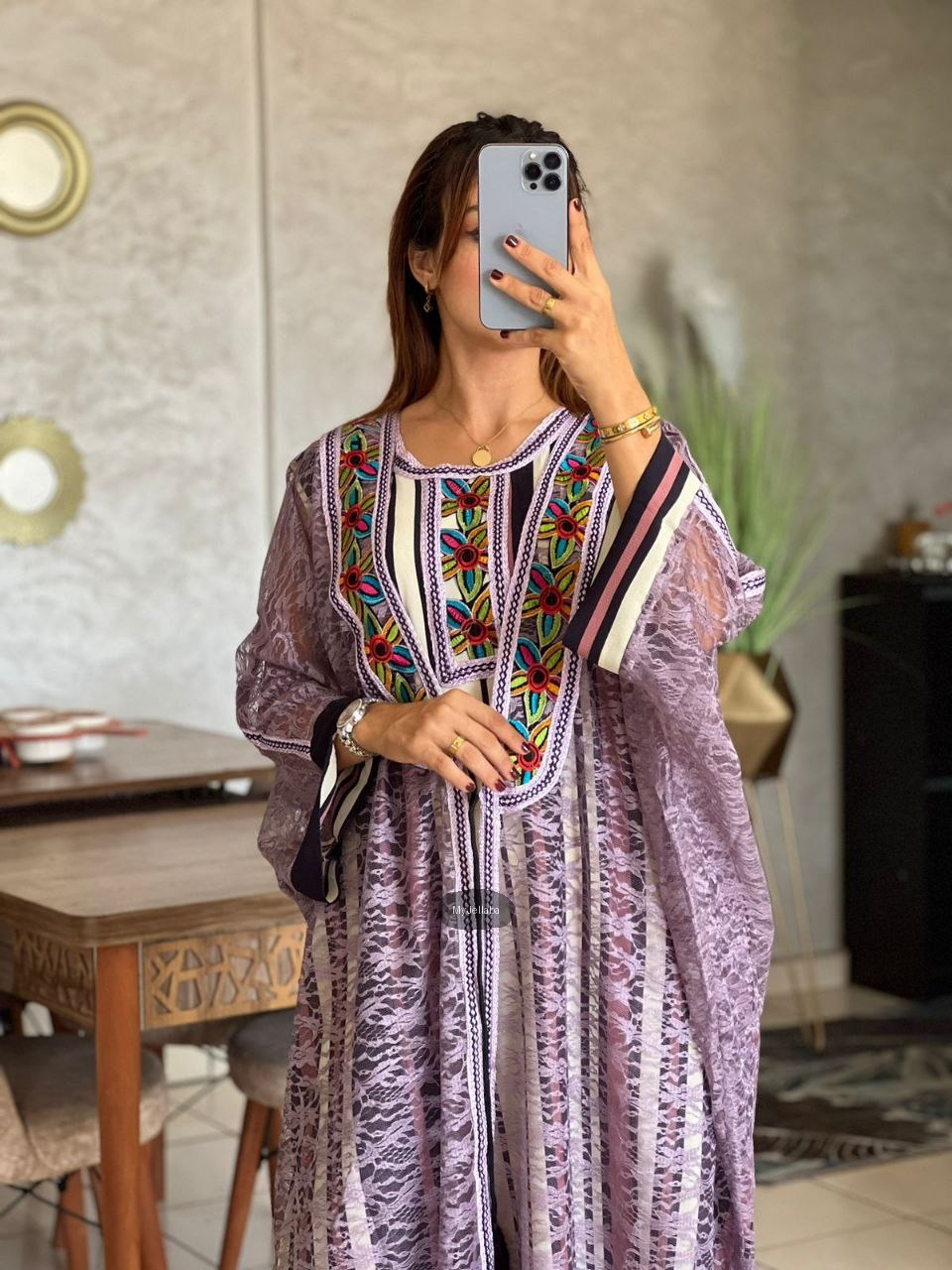 Jellaba Moderne en Dentelle et Broderies - 3