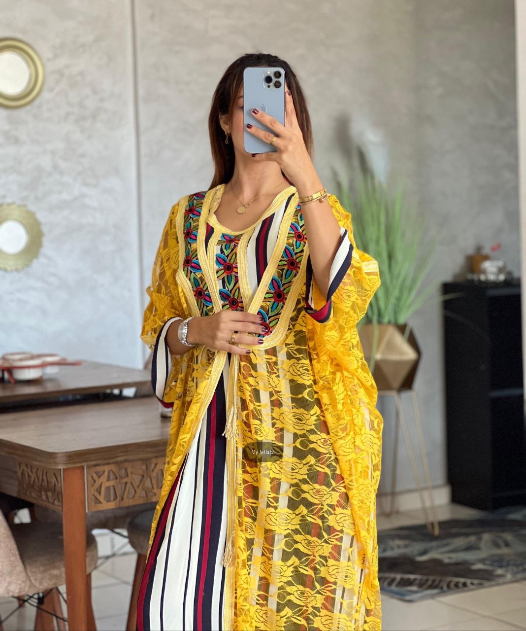 Jellaba Moderne en Dentelle Jaune