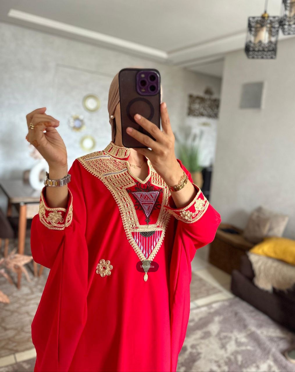 Boubou Rouge Brodée Élégante