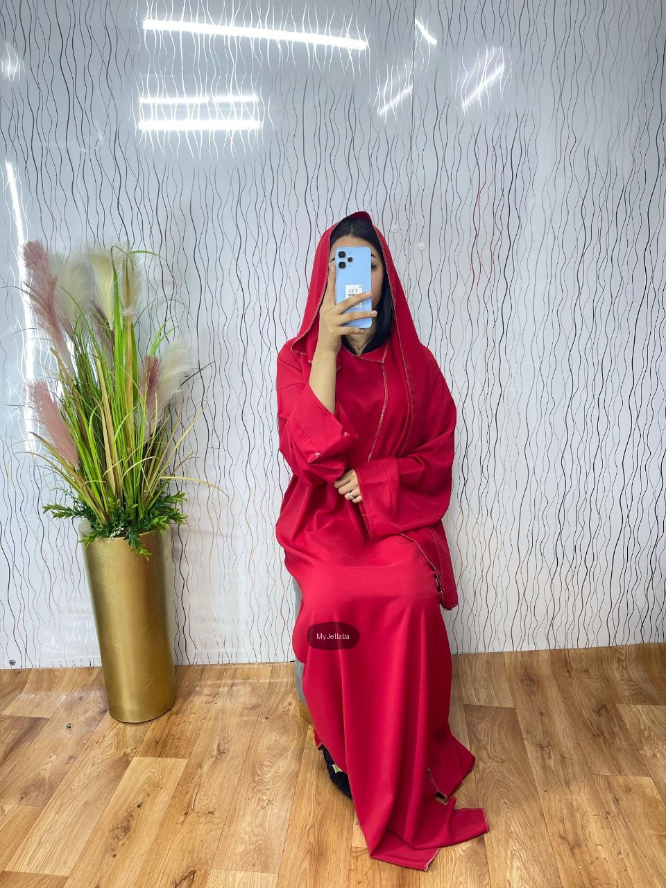 Jellaba Moderne Rouge avec Détails Dorés