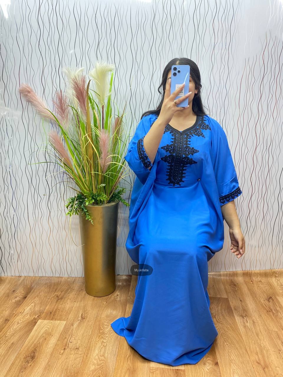 Jellaba Jaune Ornée de Broderies Noires