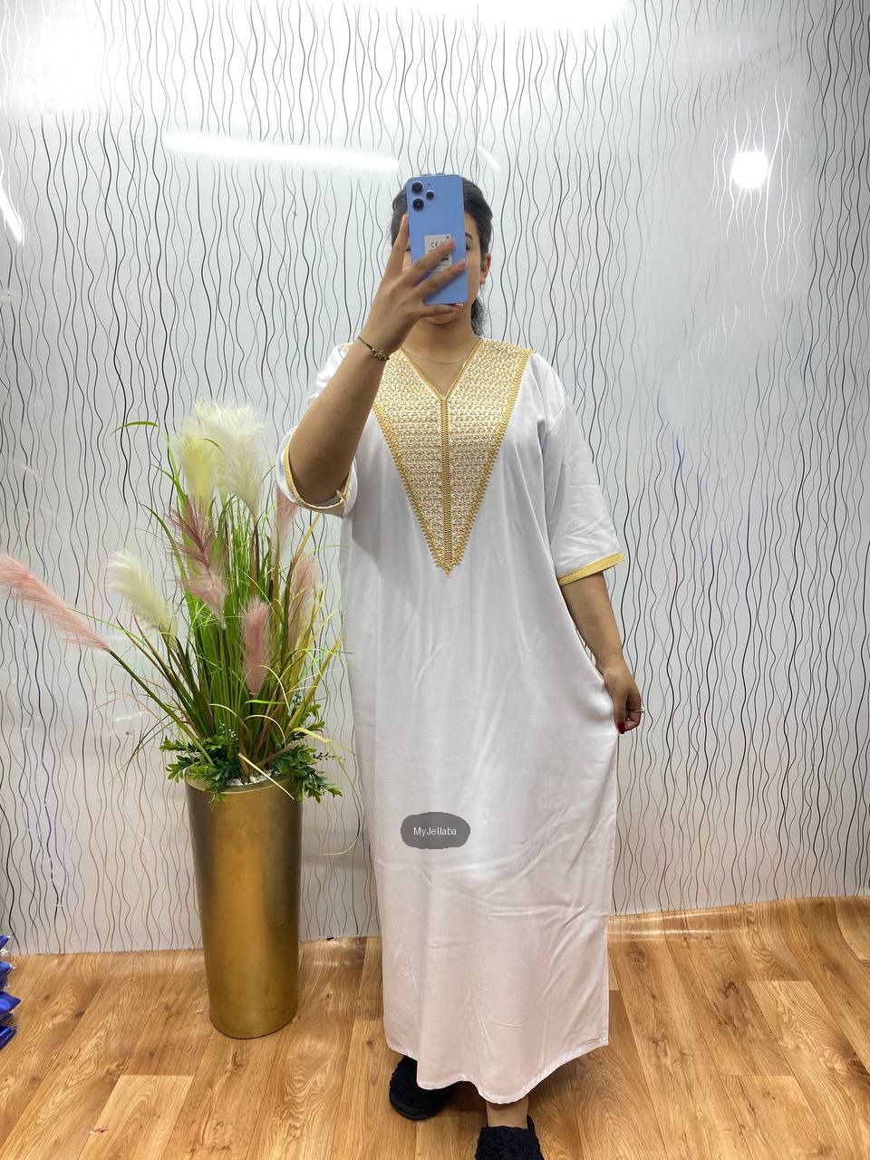 Jellaba Blanche Élégante avec Broderie Dorée - 5