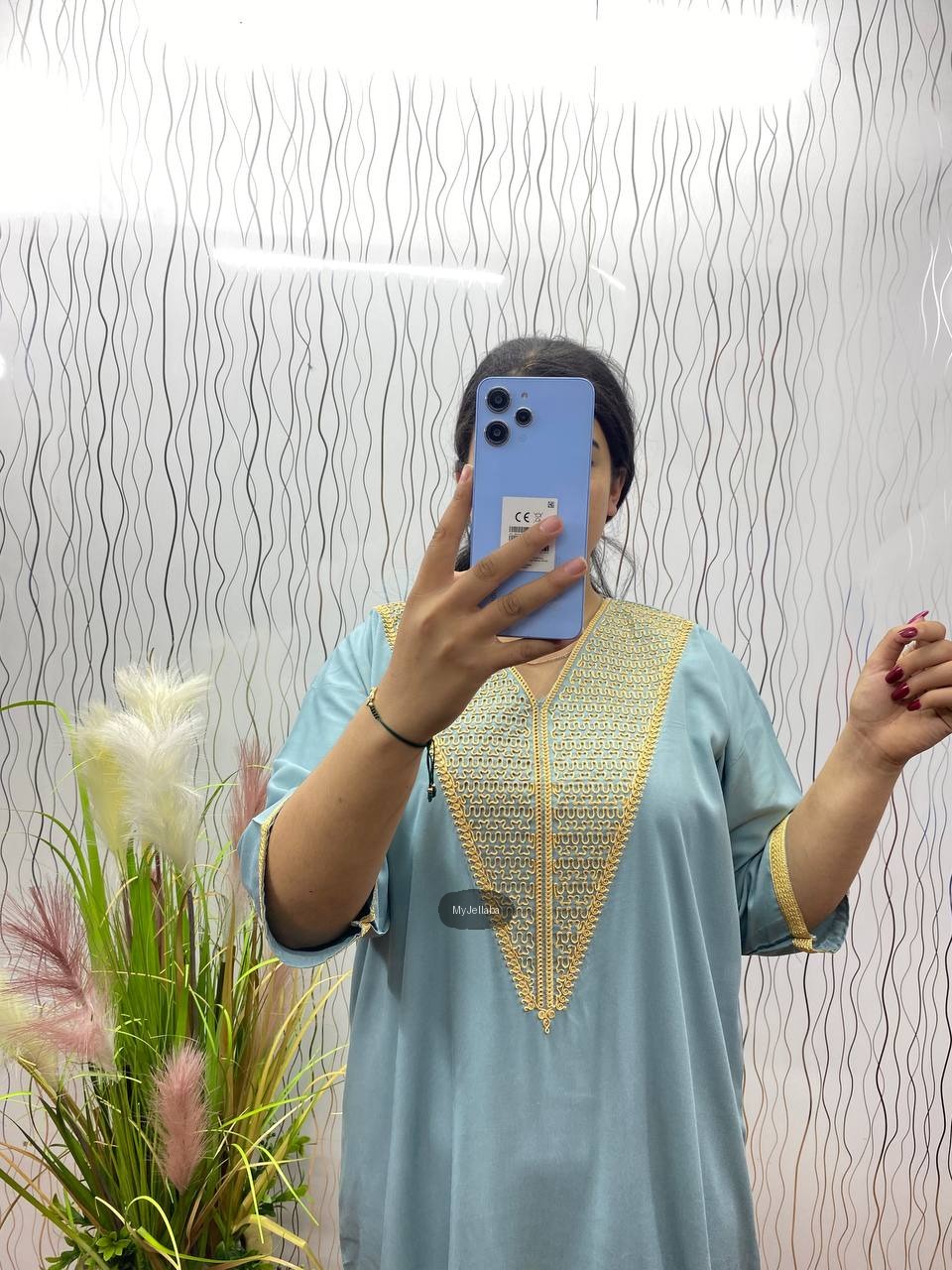 Jellaba Blanche Élégante avec Broderie Dorée - 9